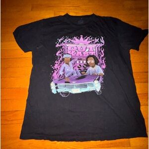 Two xL graphic design shirts